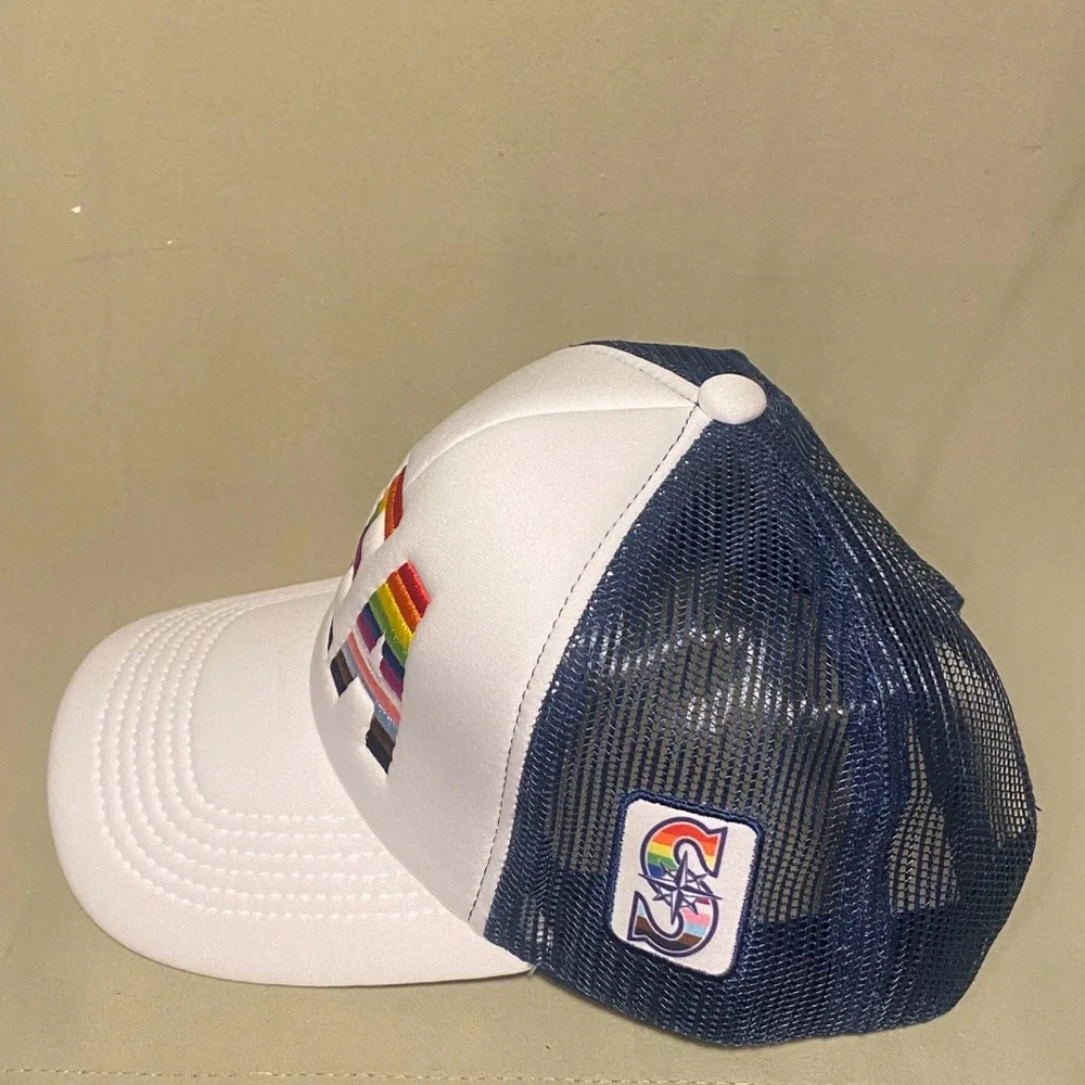 Seattle Mariners ‘2024 Pride Day Rainbow Trucker Hat O/S